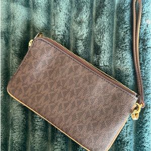 MICHAEL KORS Wristlet